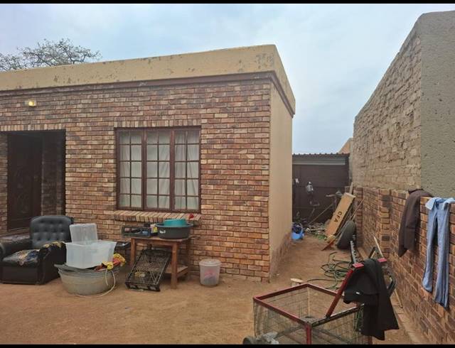 2 BEDROOM HOUSE FOR SALE IN SOSHANGUVE GG